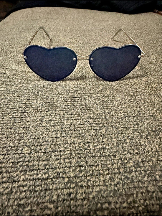 Accessories - Heart-Shaped Blue Sunglasses